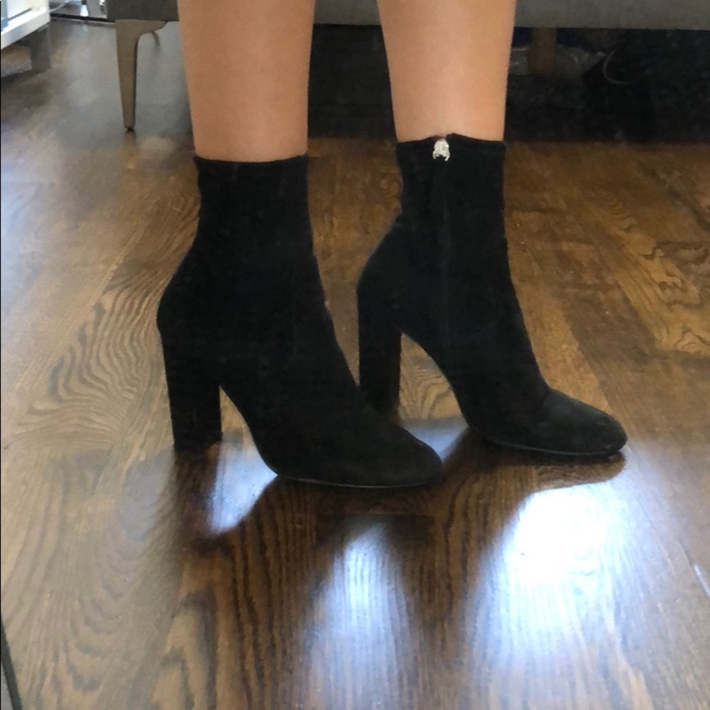 Steve Madden Suede Bootie Heels Size 8 in Black